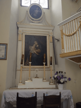 Zdjęcie przedstawia ołtarz boczny w kościele parafialnym pw. św. Judy Tadeusza w Dorohuczy